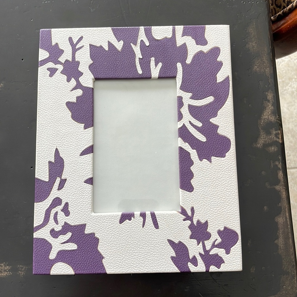 Lot of 2 frames